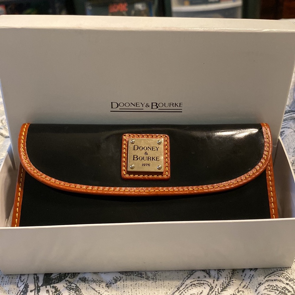 Dooney & Bourke Black Patent Continental Clutch - Picture 9 of 9